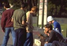 Jóvenes con problemas son más propensos a pensar en el suicidio