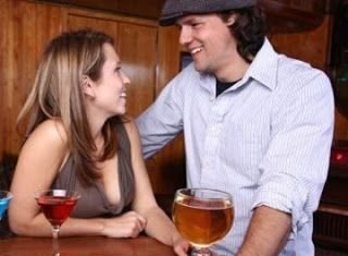 Cómo hacer que una mujer se fije en ti en el primer encuentro