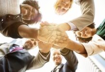 TEAM BUILDING ¿Cómo lograr que tu empresa trabaje EN EQUIPO? Team Building - Trabajo en Equipo