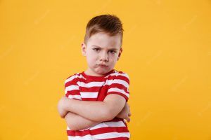 Disciplinando a un niño enojado e irrespetuoso: Consejos efectivos para guiar su comportamiento