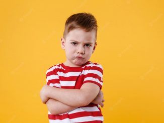 Consejos sobre cómo disciplinar a un niño enojado e irrespetuoso