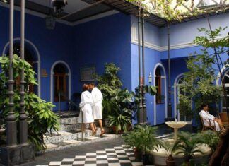 Balneario de Alange, descanso mental y naturaleza: cómo aprovechar una escapada sin falsas promesas Patio y zona central del histórico Balneario de Alange en Extremadura
